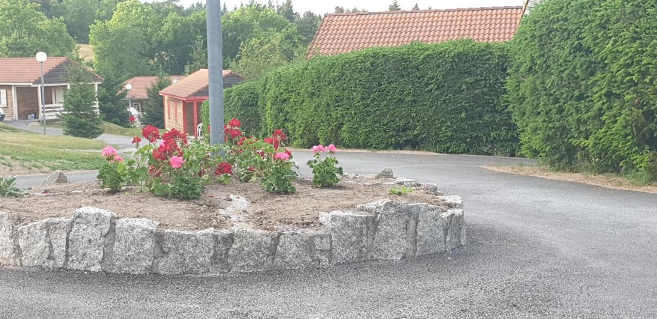 Les Chalets De La Margeride Blavignac Exterior foto